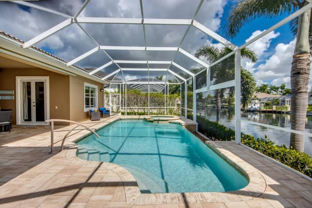 Villa Martinique By Coralvilla Cape Coral Bagian luar foto