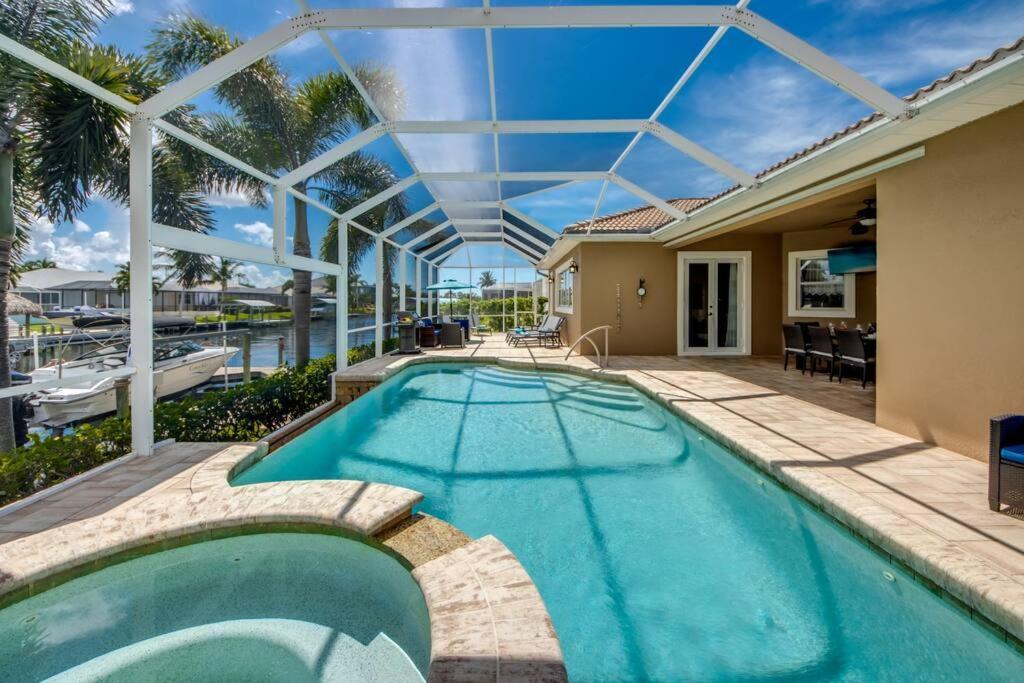 Villa Martinique By Coralvilla Cape Coral Bagian luar foto