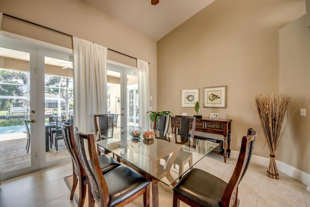 Villa Martinique By Coralvilla Cape Coral Bagian luar foto