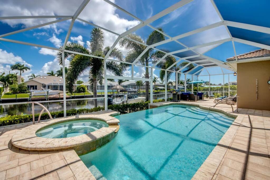 Villa Martinique By Coralvilla Cape Coral Bagian luar foto